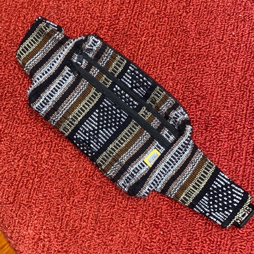 Artesanías Pinzon - Woven Fanny Pack